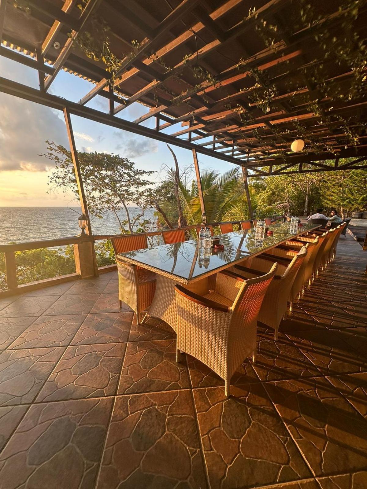 Kasuari Valley Beach Resort Sorong Exteriér fotografie